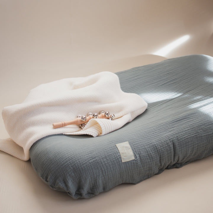 MAXI Set: hogi Nest sand + Hevea Hug Keil, je mit 1x Bezug
