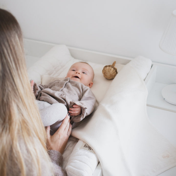 Essentials Set: hogi Nest sand + Hevea Hug Keil