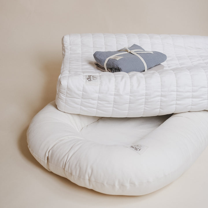 MAXI Set: hogi Nest sand + Hevea Hug Keil, je mit 1x Bezug